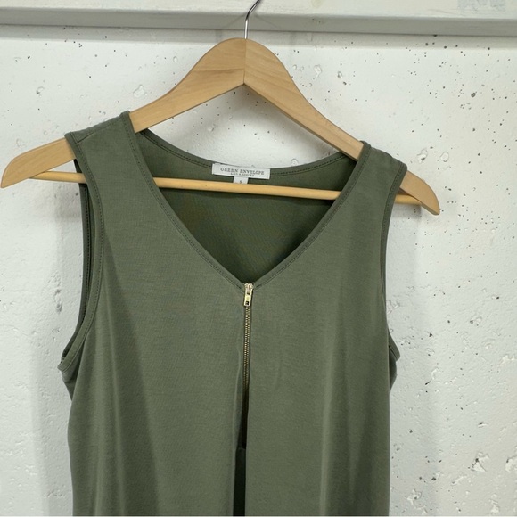 Green Envelope Women’s size Small Moss Green Zip Front Tank Top - Picture 5 of 9
